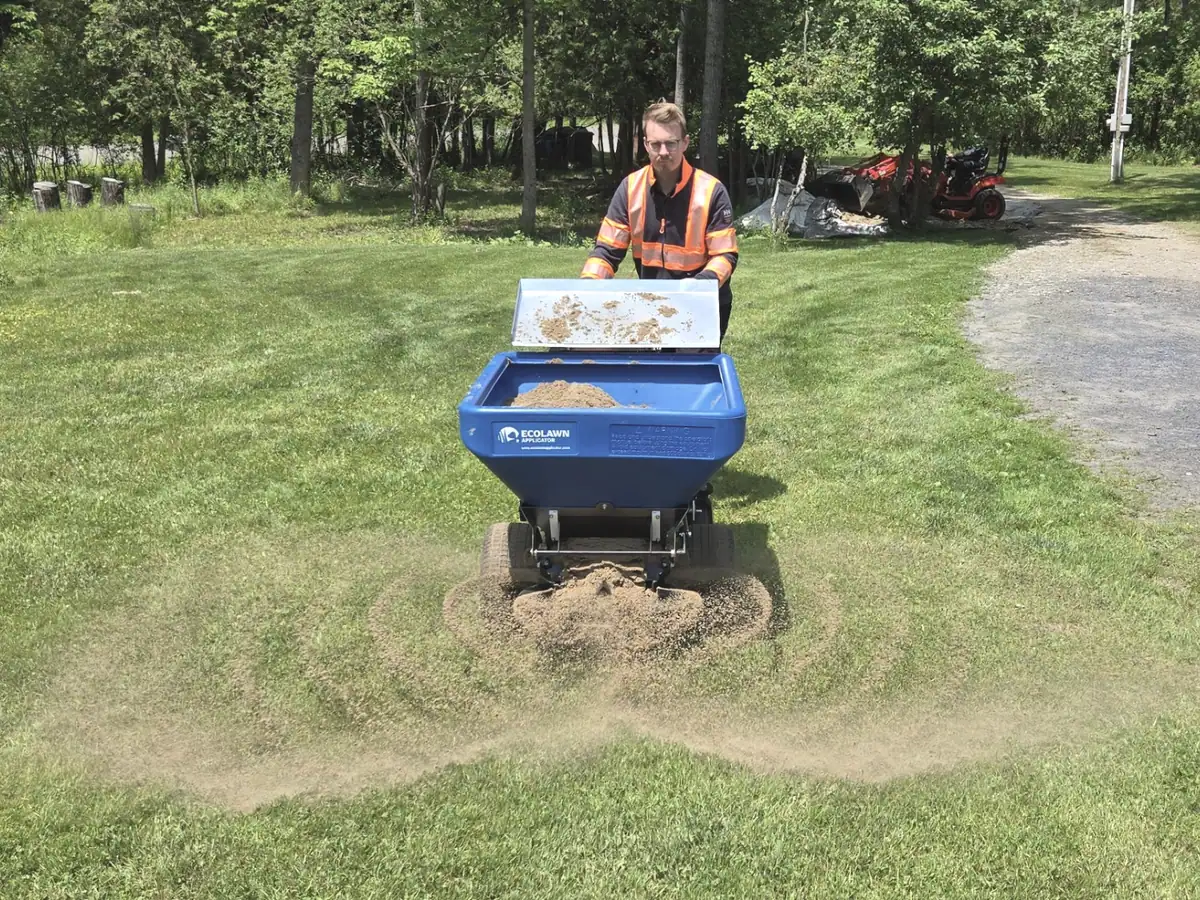 Ecolawn ECO250-S top dressing a lawn