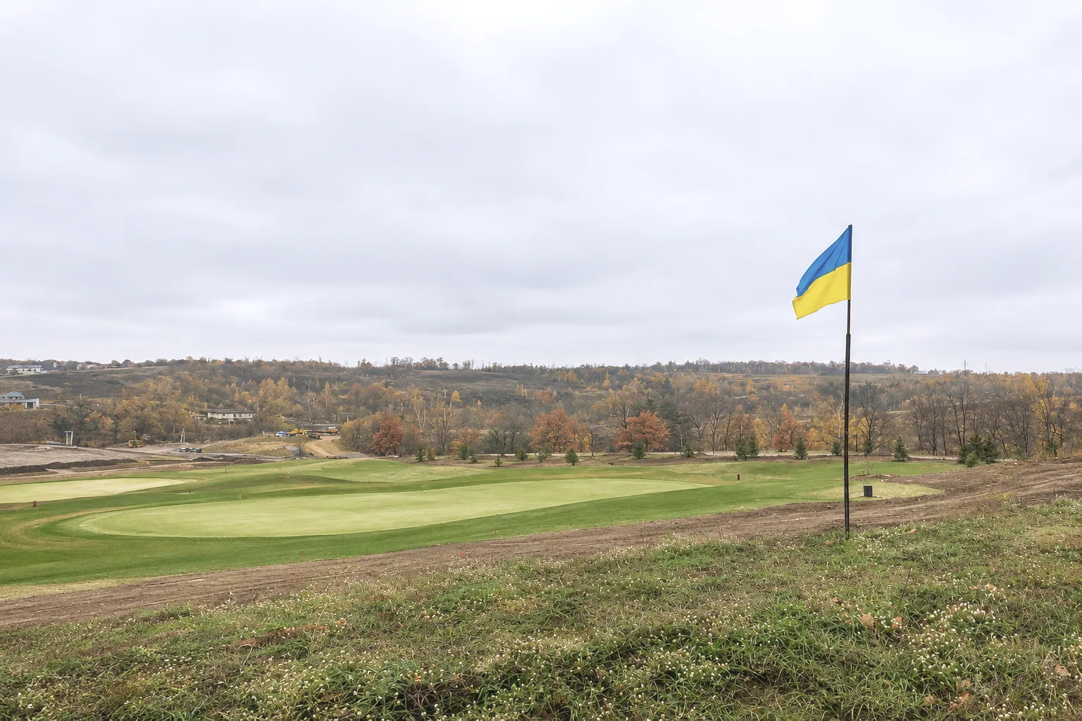 Equides golf course with the flag of Ukraine